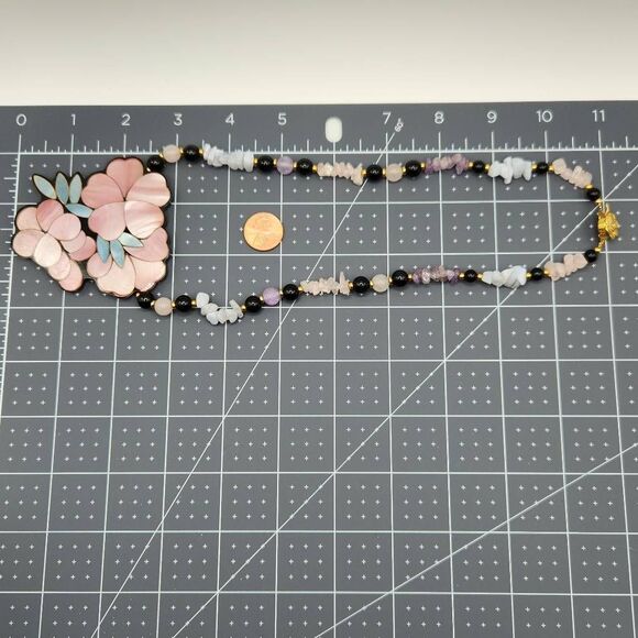 SOLD**********Vtg Lee Sands MOP Floral Inlay Rose Quartz Onyx Beaded Necklace - Picture 6 of 7